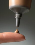 Mádara MÁDARA Skinonym Semi-Matte Peptide dlouhotrvající make-up s peptidy odstín Golden Sand 50 30 ml