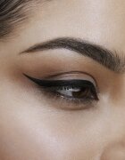 MAYBELLINE NEW YORK Hyper Precise oční linky v peru odstín Black Matte 1 ml