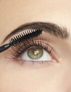 MAYBELLINE NEW YORK The Colossal Curl Bounce řasenka pro objem a natočení řas odstín 01 - Black 10 ml