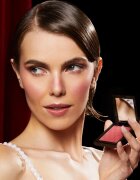 Mesauda At First Blush kompaktní tvářenka odstín Attraction 8.5 g