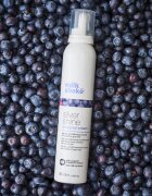 milk_shake® Silver Shine krémová pěna pro blond vlasy neutralizující žluté tóny 200 ml