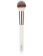 MUA Makeup Academy Brushes Finishing oválný štětec na pudr 1 ks