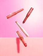 MUA Makeup Academy Hydra Juice Peptide Shimmer Lip Stylo třpytivá rtěnka s vyživujícím účinkem odstín Raspberry Jam 1.5 g