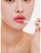 MUZIGAE MANSION Icy Glow zářivý lesk na rty odstín 02 Bloom 5 ml