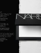NARS Light Reflecting™ SETTING POWDER - PRESSED fixační pudr odstín CRYSTAL 10 g