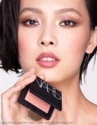 NARS Powder Blush dlouhotrvající tvářenka odstín NEVER ENOUGH 4.8 g