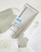 NeoStrata Clarify Mandelic Clarifying Cleanser čisticí gel pro mastnou pleť 200 ml