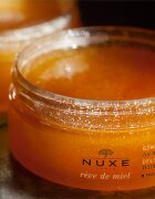 Nuxe Rêve de Miel Deliciously Nourishing Body Scrub vyživující tělový peeling 175 ml
