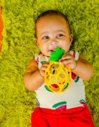 Oball Teether My Own™ kousátko Pineapple 1 ks