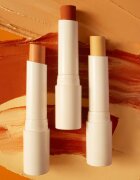 OLEHENRIKSEN Truth Banana Bright+ Vitamin CC Stick rozjasňující korektor odstín Apricot 3.7 g