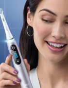 Oral-B iO 9 elektrický zubní kartáček s nabíjecím pouzdrem Rose Quartz 1 ks