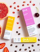 Q+A Caffeine rozjasňující oční sérum s kofeinem 15 ml