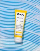 Q+A Ceramide sprchový krém pro posílení kožní bariéry vůně Sweet Almond + Pistachio 250 ml