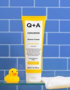 Q+A Ceramide sprchový krém pro posílení kožní bariéry vůně Sweet Almond + Pistachio 250 ml