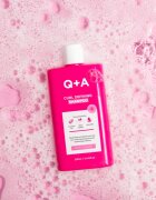 Q+A Curl Defining hydratační šampon pro definici vln 250 ml