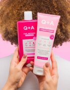 Q+A Curl Defining hydratační šampon pro definici vln 250 ml