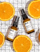 Q+A Vitamin C rozjasňující sérum s vitaminem C 30 ml