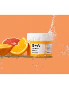 Q+A Vitamin C rozjasňující tělový peeling vůně Orange Zest + Grapefruit 200 ml