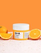 Q+A Vitamin C rozjasňující tělový peeling vůně Orange Zest + Grapefruit 200 ml
