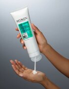 Redken Acidic Bonding Curls bezoplachová regenerační péče pro kudrnaté vlasy 250 ml