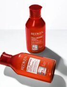 Redken Frizz Dismiss výživné olejové sérum pro nepoddajné a krepatějící se vlasy 125 ml