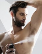 Rexona Men Invisible antiperspirant ve spreji proti bílým skvrnám 150 ml