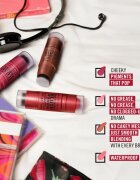 Rimmel Multi-Tasker Blush'N'brush tvářenka v tyčince se štětcem odstín 200 Fushia Glam 8 g