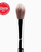 Sigma Beauty Face F03 High Cheekbone Highlighter™ Brush štětec na rozjasňovač 1 ks