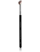 Sigma Beauty Face P83 Soft Angled Precision štětec na korektor na kontury očí a rtů P83 1 ks