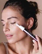 Sisley Black Rose Eye Contour Fluid rozjasňující protivráskový fluid na oční okolí s revitalizačním účinkem 14 ml