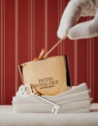 Sister's Aroma Hotel Royal Oud vonná svíčka 150 g