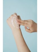 SKIN1004 Madagascar Centella Hyalu-Cica Gentle Cleansing Milk hydratační čisticí mléko pro výživu pleti a udržení její přirozené hydratace 200 ml