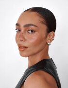 Smashbox LIT STX Blushlighter tvářenka s rozjasňovačem v tyčince odstín Brnz.GIF 5 g