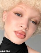 Smashbox Metallic Eyeliner metalická linka na oči odstín Medal 0.28 g