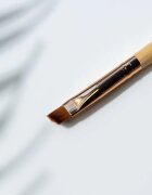 So Eco Angled Eyeliner Brush zkosený štětec na oční linku 1 ks