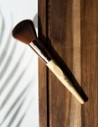 So Eco Blush Brush štětec na tvář s hypoalergenními štětinami 1 ks