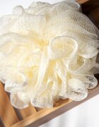 So Eco Long Handle Shower Pouf mycí houba na tělo s prodlouženou rukojetí 1 ks