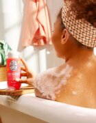 Sol de Janeiro Bom Dia™ Bright Body Wash exfoliační sprchový gel s vyhlazujícím efektem 385 ml
