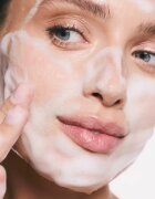 SUNEWMED+ Active Foaming Cleanser Face and Eye Makeup Removal čisticí a odličovací pěna s vitaminem C 40 ml