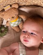 Taf Toys Activity Toy Brendon the Bear kontrastní závěsná hračka s kousátkem 1 ks