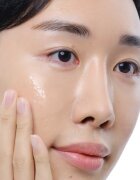 The Ordinary Alpha Arbutin 2% + HA rozjasňující pleťové sérum s kyselinou hyaluronovou 60 ml