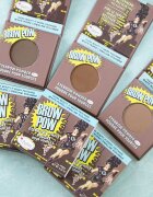 theBalm Browpow® pudr na obočí v praktickém magnetickém pouzdře odstín Light Brown 12 g