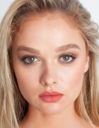 theBalm Meet Matt(e) Hughes Long Lasting Liquid Lipstick dlouhotrvající tekutá rtěnka odstín Honest 7.4 ml
