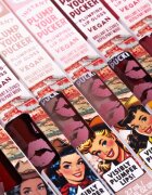 theBalm Plump Your Pucker Lip Gloss lesk na rty pro větší objem odstín Howdy Honey 2.7 ml