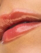 theBalm Plump Your Pucker Lip Gloss lesk na rty pro větší objem odstín Rodeo Show 2.7 ml