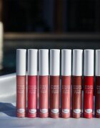 theBalm Purseworthy hydratační lesk na rty s bambuckým máslem odstín Clutch 7 ml