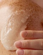 Tree Hut Shea Sugar Scrub Santal Haze cukrový tělový peeling 510 g