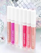 Wet n Wild MegaSlicks třpytivý lesk na rty s hydratačním účinkem odstín Crushed Grapes 5.4 g
