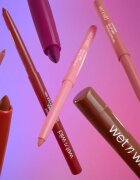 Wet n Wild Perfect Pout dlouhotrvající tužka na rty odstín Plum Together 0.25 g
