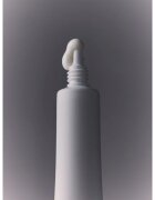 WHAMISA Organic Flowers Eye Essence rozjasňující oční sérum s protivráskovým účinkem 30 ml